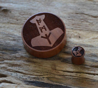 Load image into Gallery viewer, Flesh Plug Holz braun Mjölnir Runen double flared.
