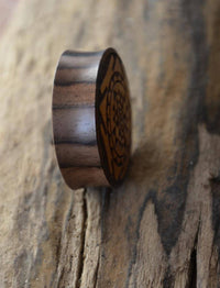 Cargar imagen en el visor de la galería, Flesh Plug Holz Sri Yantra hell dunkel double flared - chic-net.de
