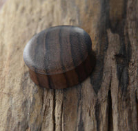 Cargar imagen en el visor de la galería, Flesh Plug Holz Sri Yantra hell dunkel double flared - chic-net.de
