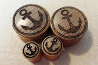 Load image into Gallery viewer, Flesh Plug Teakholz Anker Seil Ring double flared Lobe Dehner braun Gravur - chic-net.de
