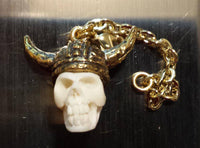 Cargar imagen en el visor de la galería, Flesh Tunnel Anhänger antik golden Messing Kette Karabiner Bone Viking Skull - chic-net.de
