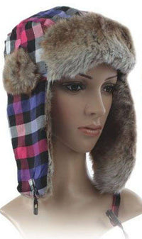 Cargar imagen en el visor de la galería, Fliegermütze Fellmütze Chapka Trappermütze Karomuster in Blautönen auf Weiß und Schwarz - chic-net.de
