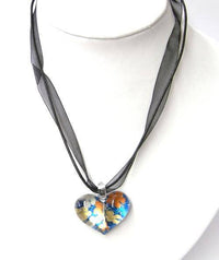 Load image into Gallery viewer, Glasanhänger mit Stoffkette, Bunt mit Muster, herzförmig, 3,5x2,5cmØ - chic-net.de
