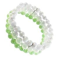 Load image into Gallery viewer, Glasperlen Armband hellgrün weiß dreilagig Perlen Gummiband verstellbar Perlenarmbänder - chic-net.de
