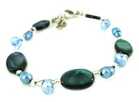 Load image into Gallery viewer, Glitzer Perlmutt Armband blau grau oval Perlen Scheiben Damen Karabiner nickelfrei 18cm-20cm - chic-net.de
