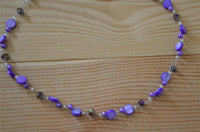 Load image into Gallery viewer, Halskette Glas Perlen Perlmutt Scheiben Glitzer lila 42-48cm - chic-net.de
