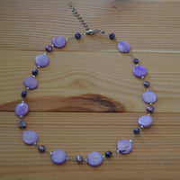 Load image into Gallery viewer, Halskette lila Perlmutt Muschel Perlen Scheiben 42-48cm - chic-net.de
