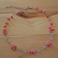 Load image into Gallery viewer, Halskette Rosenquarz Perlen Stein Splitter Bündel rosa - chic-net.de

