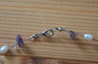 Load image into Gallery viewer, Halskette Steinsplitter Perlen Amethyst lila weiß 42 cm - chic-net.de
