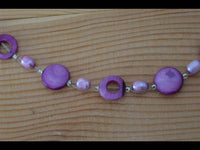 Load image into Gallery viewer, Halskette violett Perlmutt Muschel Perlen Scheiben Ringe - chic-net.de
