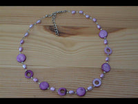 Load image into Gallery viewer, Halskette violett Perlmutt Muschel Perlen Scheiben Ringe - chic-net.de
