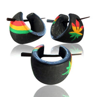 Load image into Gallery viewer, Hanf Reggae Holzcreolen rot gelb grün Pin-Ohrringe Pin-Creolen Holz Horn Pin schwarz 16 mm - chic-net.de

