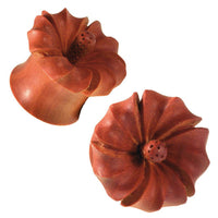 Load image into Gallery viewer, Hibiscus Blüte Handarbeit Plug Sawoholz Rotbraun Tunnel Expander - chic-net.de
