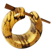 Load image into Gallery viewer, Holz Creolen 16mm Ohrringe Horn Pin organic - chic-net.de
