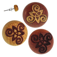 Cargar imagen en el visor de la galería, Holz Ohrstecker Triqueta Triskele Sterlingsilber 925er 8 mm Lasergravur golden - chic-net.de
