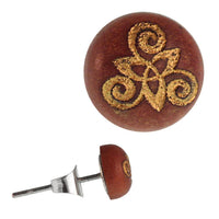 Cargar imagen en el visor de la galería, Holz Ohrstecker Triqueta Triskele Sterlingsilber 925er 8 mm Lasergravur golden - chic-net.de
