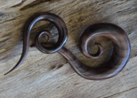Load image into Gallery viewer, Holz Piercing Dehnschnecke Spirale lange Spitze dunkel - chic-net.de
