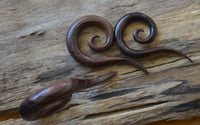 Load image into Gallery viewer, Holz Piercing Dehnschnecke Spirale lange Spitze dunkel - chic-net.de
