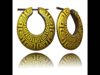 Load image into Gallery viewer, Holz Pin Creolen oval 38mm dunkel braun Horn-Pin Ohrringe gold Muster Handarbeit - chic-net.de
