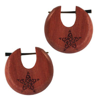 Load image into Gallery viewer, Holz Pin Creolen Sawoholz Horn-Pin 23 mm rund dunkle Gravur Motiv unisex - chic-net.de
