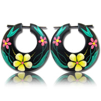 Load image into Gallery viewer, Holz Pin Ohrringe 39 mm breit Blumen türkis gelb rosa Creolen Horn schwarz handgeschnitzt handbemalt - chic-net.de

