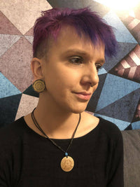 Load image into Gallery viewer, Holz Plug Blumen Wabe gold double flared - chic-net.de
