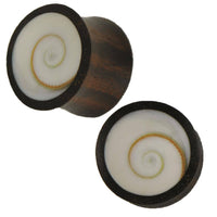 Load image into Gallery viewer, Holz Plug dunkelbraun Shivaauge Muschel weiß Inlay - chic-net.de
