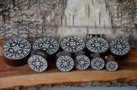 Load image into Gallery viewer, Holz Plug Gothic Kreuz silber double flared - chic-net.de
