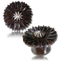 Cargar imagen en el visor de la galería, Holz Plug handgeschnitzt Tamarindenholz Metall Blume dunkel Tribal Expander Tunnel - chic-net.de
