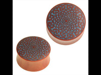 Load image into Gallery viewer, Holz Plug keltisch Knotenblume crushed Türkis Stein Inlay blau Sawoholz - chic-net.de
