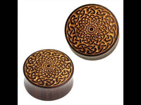 Load image into Gallery viewer, Holz Plug keltisch Knotenblume golden Sonoholz dunkelbraun Gravur - chic-net.de
