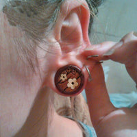 Load image into Gallery viewer, Holz Plug Kirschblüten braun handmade double flared - chic-net.de
