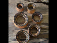 Load image into Gallery viewer, Holz Plug Olivenholz Sonnenblume handmade double flared - chic-net.de
