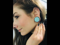 Cargar imagen en el visor de la galería, Holz Plug Sonoholz türkis schillernd Inlay Resin hellblau double flared - chic-net.de
