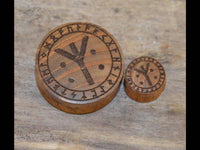 Cargar imagen en el visor de la galería, Holz Plug Teakholz Rune Leben Tod Punkte double flared - chic-net.de
