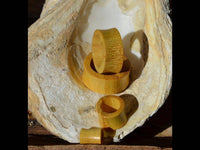 Cargar imagen en el visor de la galería, Holz Tunnel Jackfrucht konvex schmal ocker double flared - chic-net.de
