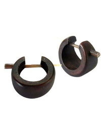 Load image into Gallery viewer, Holzcreolen, dunkelbraune Holzcreolen, handgeschnitzt aus braunem Sonoholz, 16mm, Pin-Ohrringe.
