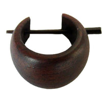 Load image into Gallery viewer, Holzcreolen, dunkelbraune Holzcreolen, handgeschnitzt aus braunem Sonoholz, 16mm, Pin-Ohrringe.
