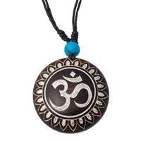 Load image into Gallery viewer, Holzkette rund verstellbar Baumwolle Om Buddha Maske golden silbern natur - chic-net.de
