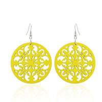 Load image into Gallery viewer, Holzohrringe bunt 50 mm rund Blumen Stanzmuster Ohrringe Holz Ohrhänger Organic - chic-net.de
