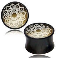 Cargar imagen en el visor de la galería, Holzplug Black Shell Lotus Blume Gravur Plug Tamarindenholz Inlay double flared - chic-net.de
