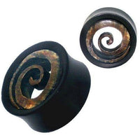 Load image into Gallery viewer, Holztunnel Spiraleninlay schwarz Büffelhorn braun handgeschnitzt Eisenholz Tribal Tunnel Plug Expander - chic-net.de

