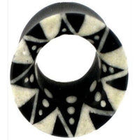 Cargar imagen en el visor de la galería, Horn Flesh Tunnel schwarz weiß Zacken Muster Organic Expander Tribal Plug Piercing Plugs Unisex - chic-net.de
