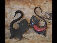 Cargar imagen en el visor de la galería, Horn Piercing Dehnschnecke rot Inlay Schwan - chic-net.de
