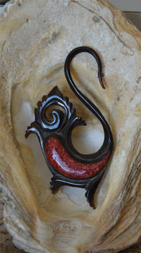 Cargar imagen en el visor de la galería, Horn Piercing Dehnschnecke rot Inlay Schwan - chic-net.de
