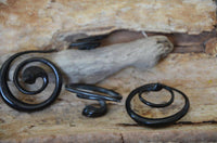 Cargar imagen en el visor de la galería, Horn Piercing Dehnspirale Cobra Schlange spiralig - chic-net.de
