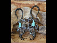 Load image into Gallery viewer, Horn Piercing Dehnspirale Türkis Inlay Feder Pfau - chic-net.de
