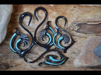 Cargar imagen en el visor de la galería, Horn Piercing Dehnspirale Türkis Inlay Fishtail Schwan - chic-net.de
