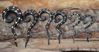 Load image into Gallery viewer, Horn Piercing Expander schwarz Thai-Spirale Punkte weiß - chic-net.de
