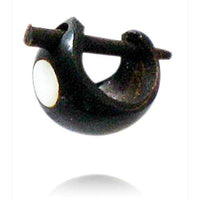 Load image into Gallery viewer, Horn Pin-Ohrringe Holzcreolen unisex schwarz Bone-Inlay weiß 10 mm - chic-net.de
